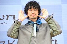 「耳スピ」新CM発表会に登壇した斎藤工