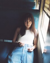 上白石萌歌の写真集「charm charm」収録カット