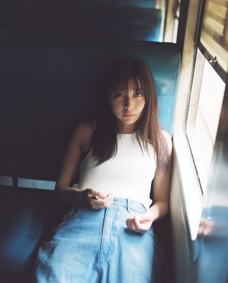 上白石萌歌の写真集「charm charm」収録カット