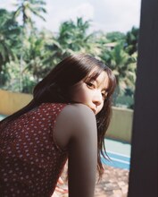 上白石萌歌の写真集「charm charm」収録カット