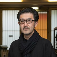 高山明 ©Bea Borgers