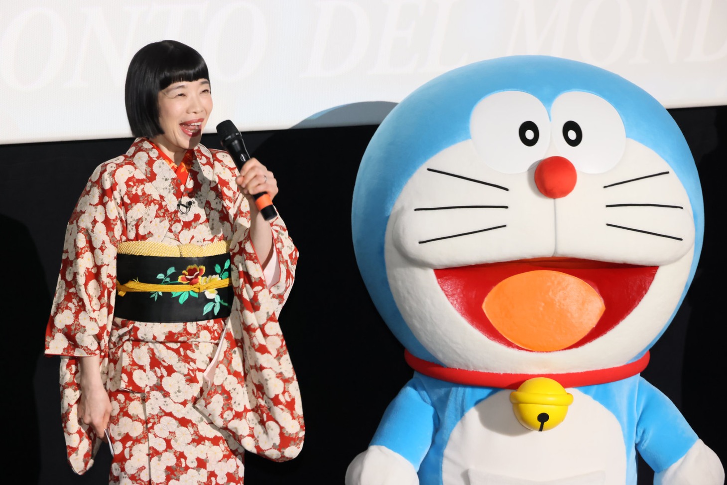 左から水田わさび、ドラえもん