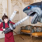 異空間で若返った松島トモ子がサメと対決、河崎実監督のサメ映画が4月公開