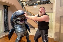 「松島トモ子 サメ遊戯」場面写真