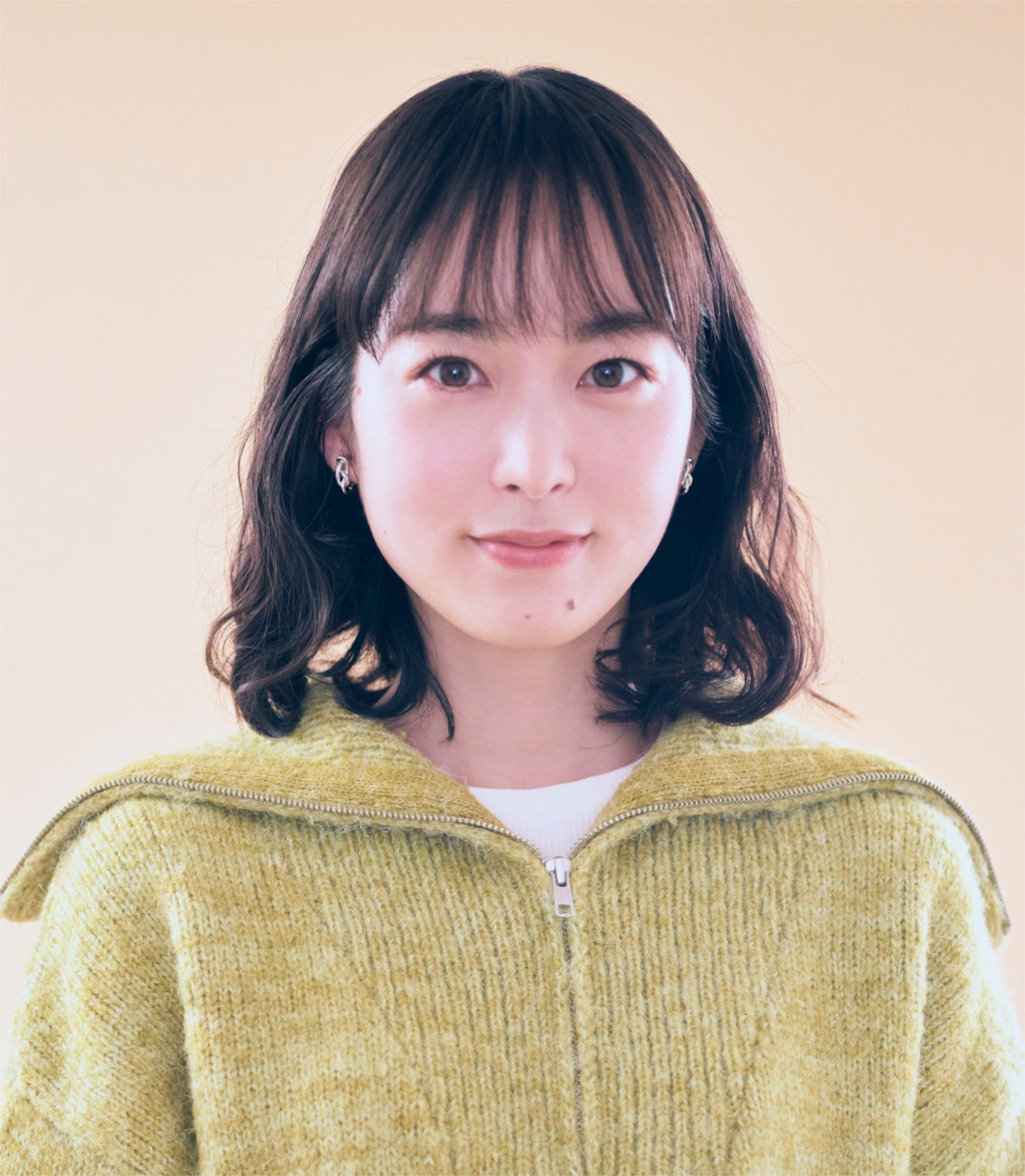朝倉あき演じる矢野口美愛。©「三人夫婦」製作委員会