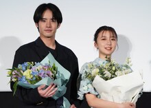 「366日」大ヒット＆バースデー記念 スペシャル舞台挨拶の様子。左から赤楚衛二、上白石萌歌