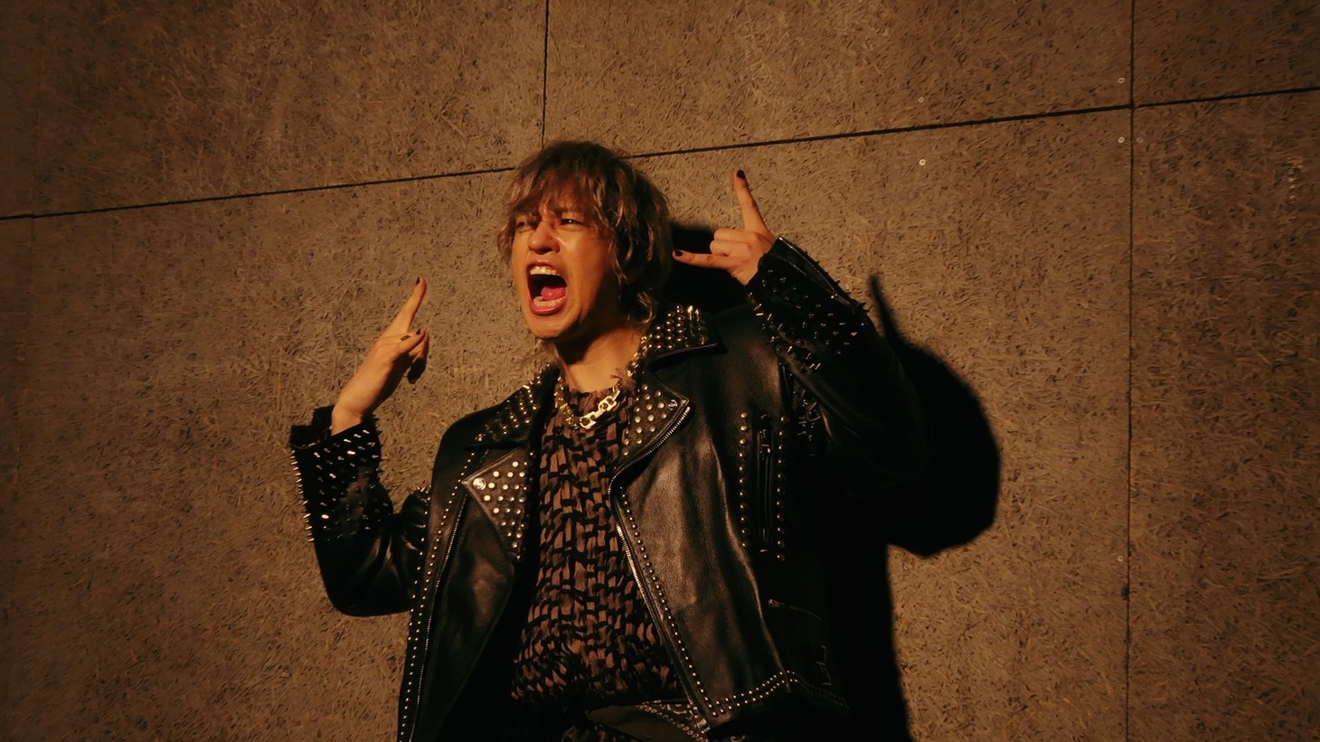 「耳スピ」CMメイキングより