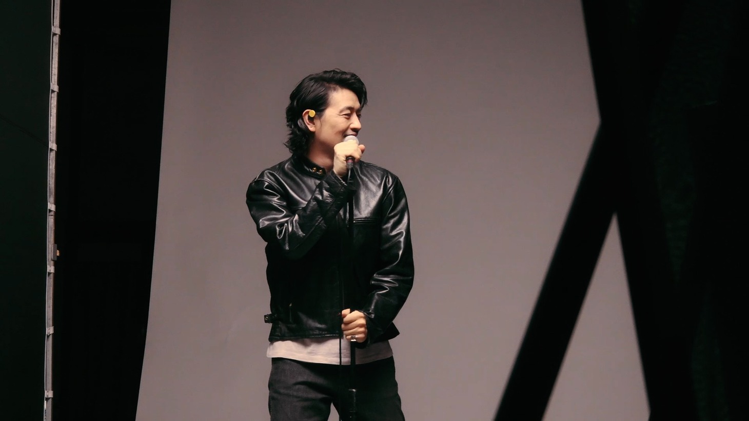 「耳スピ」CMメイキングより