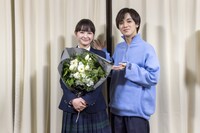 ドラマ「ホンノウスイッチ」キャストの葵わかな（左）と宮近海斗（右）