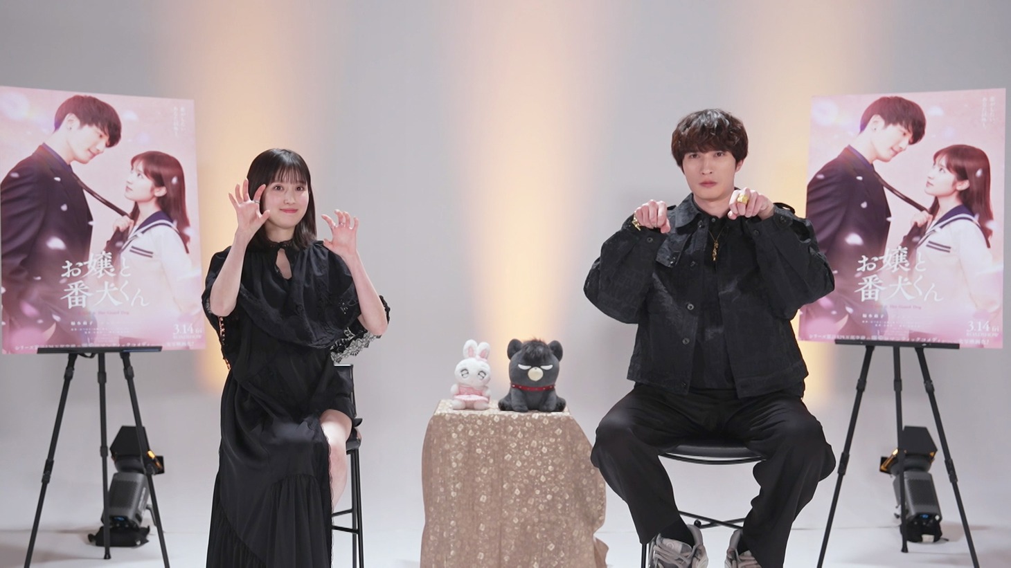 「映画『お嬢と番犬くん』公開記念特番 ワンだふるな魅力 徹底フカボリSP」より、福本莉子（左）とジェシー（右）