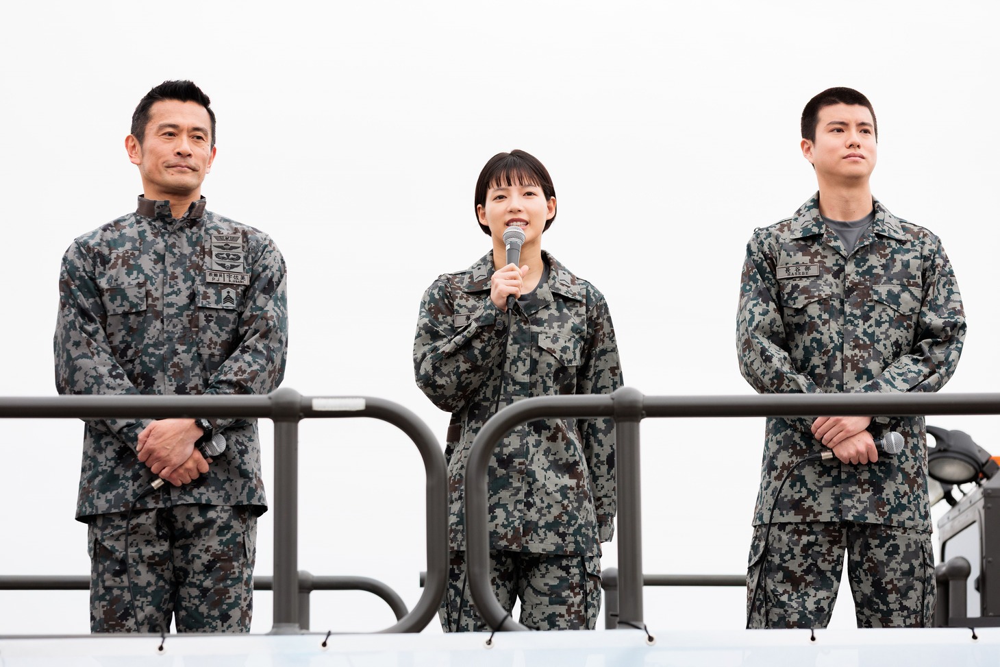 左から内野聖陽、石井杏奈、渡辺碧斗、