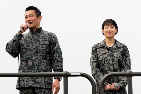 左から内野聖陽、石井杏奈