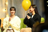 左から広瀬すず、清原果耶