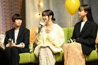 左から杉咲花、広瀬すず、清原果耶