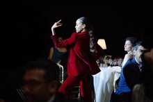 「エミリア・ペレス」より、ゾーイ・サルダナ演じるリタ