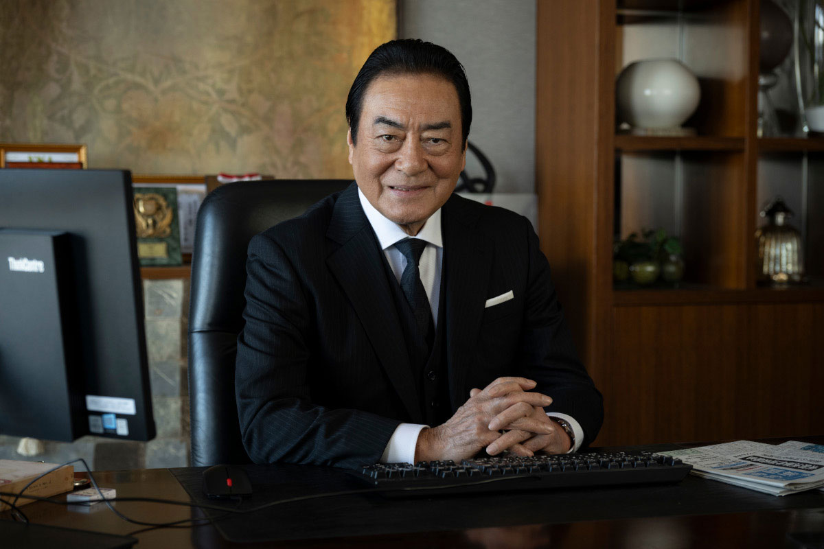 「キャスター」より、高橋英樹演じる国定義雄