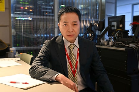 「キャスター」より、音尾琢真演じる山井和之