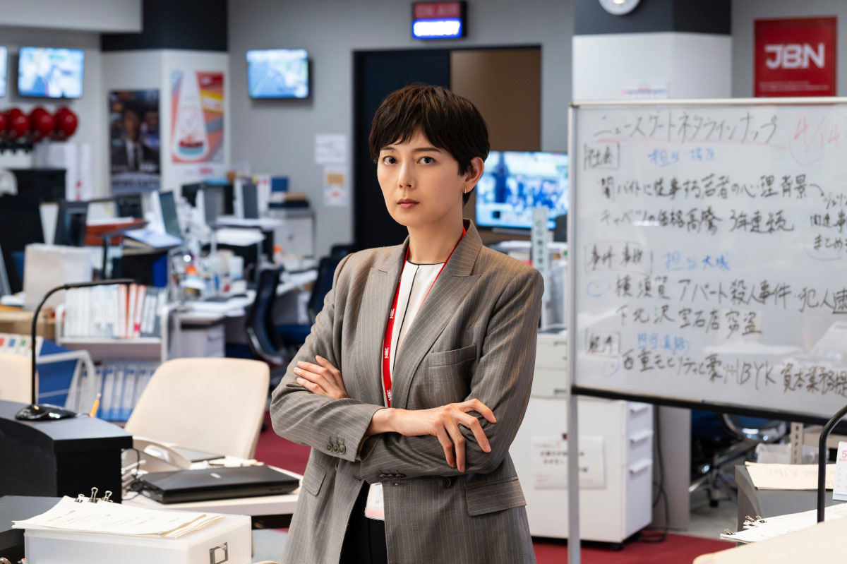 「キャスター」より、菊池亜希子演じる安藤恵梨香