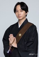 方丈輝元を演じる中村海人