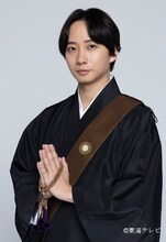 方丈輝元を演じる中村海人