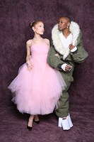 左からアリアナ・グランデ、シンシア・エリヴォ