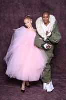 左からアリアナ・グランデ、シンシア・エリヴォ