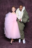 左からアリアナ・グランデ、シンシア・エリヴォ