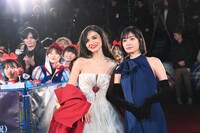 左からレイチェル・ゼグラー、吉柳咲良