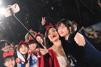 左からレイチェル・ゼグラー、吉柳咲良