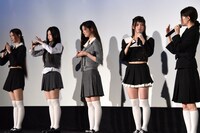 ILLITのメンバー。左からYUNAH、WONHEE、MINJU、IROHA、MOKA