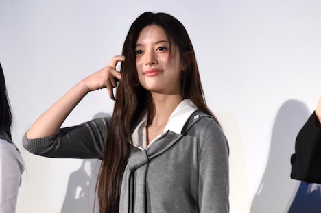 “ほっぺハート”をするMINJU