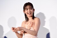 ダンスを披露する久間田琳加