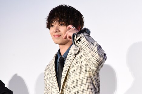 “ほっぺハート”をする宮世琉弥