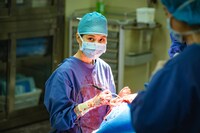 「ハイパーナイフ 闇の天才外科医」場面写真