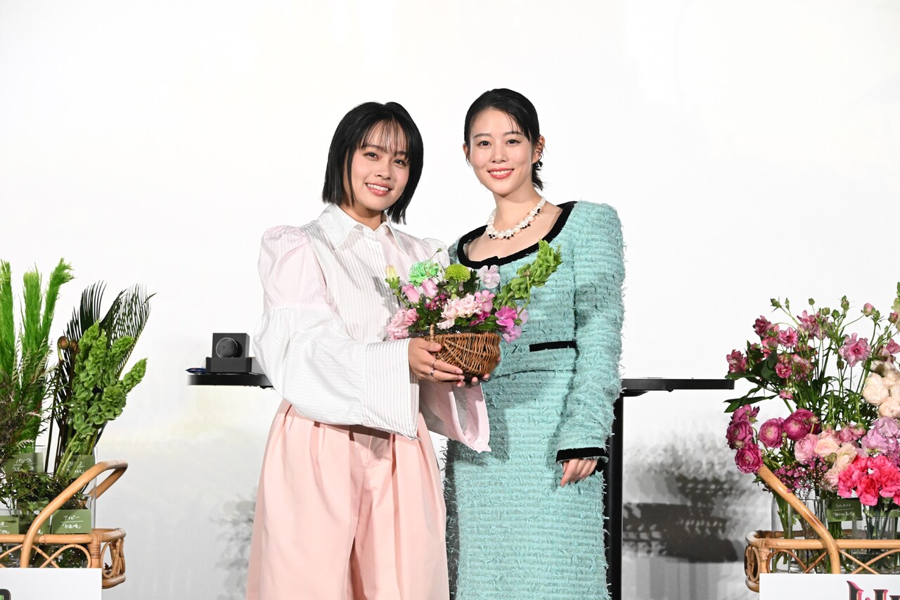 左から清水美依紗、高畑充希