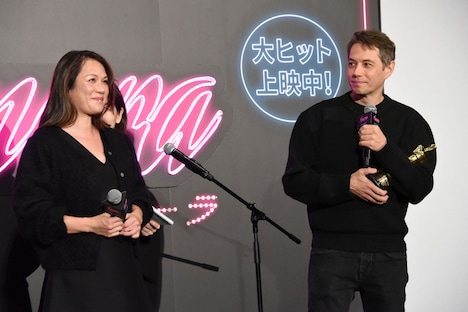 左からサマンサ・クァン、ショーン・ベイカー