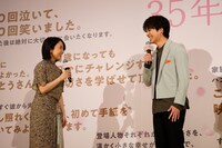 左から上白石萌音、重岡大毅