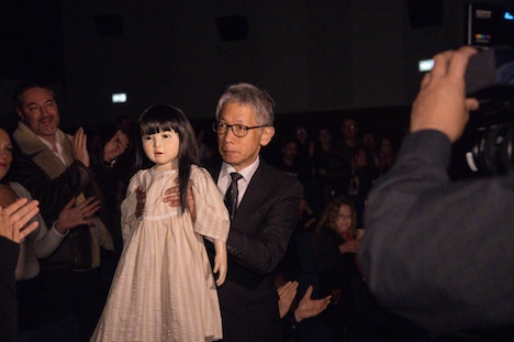 「ドールハウス」第45回ポルト国際映画祭の上映時におけるスタンディングオベーションの様子