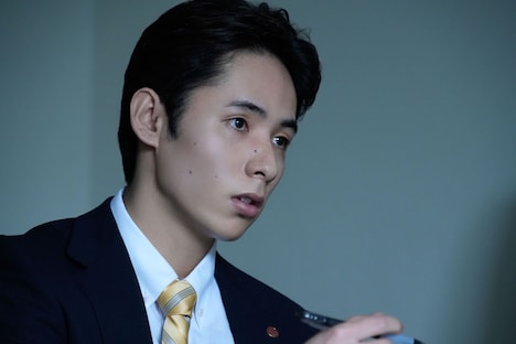 「死ぬほど愛して」より、粟大和演じる吉岡