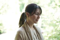 ドラマ「地震のあとで」第3話「神の子どもたちはみな踊る」で主人公の母親を演じる井川遥