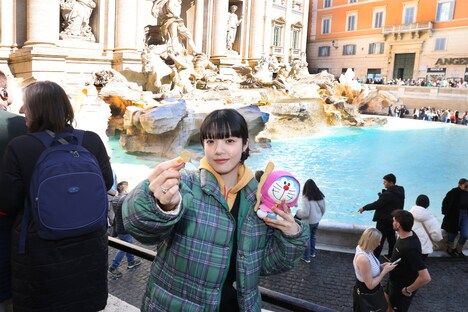 あいみょんの旅 in ローマの様子（トレヴィの泉）