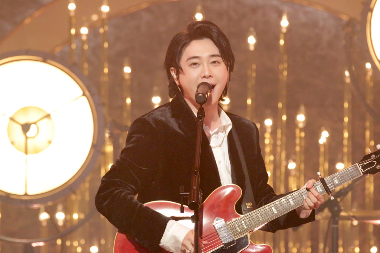 第48回日本アカデミー賞授賞式より、「Dear」を歌唱するMrs. GREEN