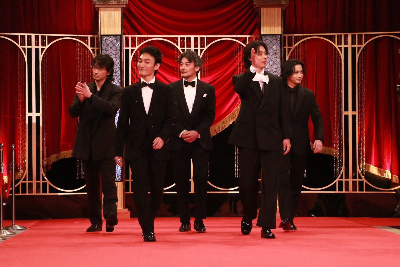 優秀主演男優賞の受賞者たち。左から綾野剛、草なぎ剛、山口馬木