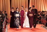 優秀主演女優賞の受賞者たち。左から石原さとみ、上白石萌音、河合優実、草笛光子、満島ひかり。内野聖陽（右）が草笛をエスコートした ©︎日本アカデミー賞協会