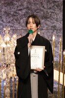 第48回日本アカデミー賞授賞式より、新人俳優賞に輝いた板垣李光人 ©︎日本アカデミー賞協会