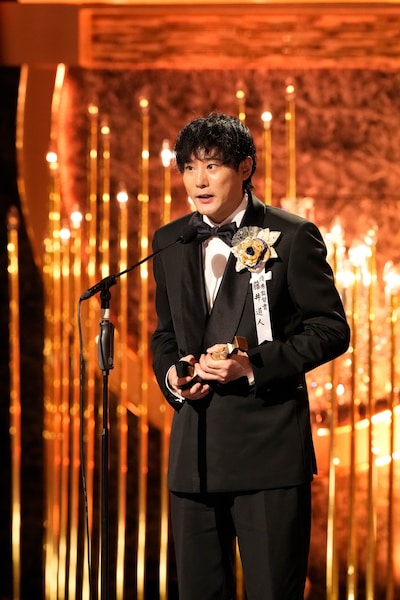 第48回日本アカデミー賞授賞式より、最優秀監督賞に輝いた藤井道人 ©︎日本アカデミー賞協会
