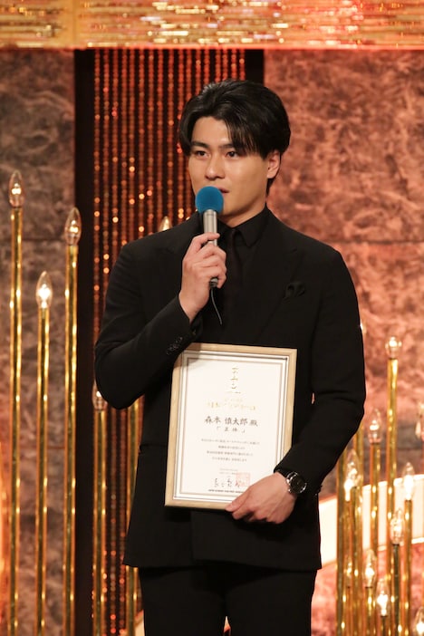 第48回日本アカデミー賞授賞式より、「正体」で話題賞俳優部門に輝いた森本慎太郎 ©︎日本アカデミー賞協会