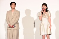 左から櫻井海音、福本莉子