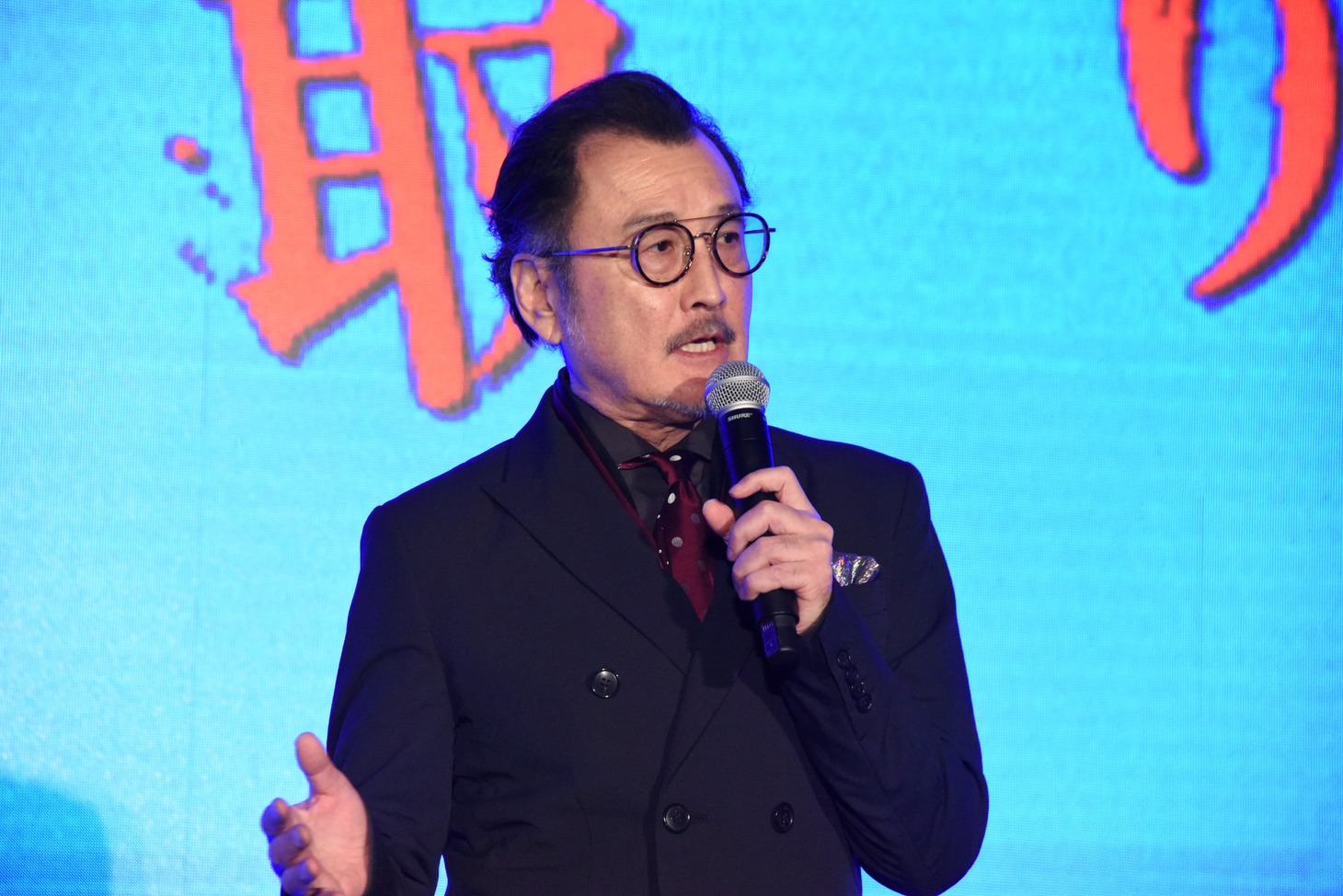 吉田鋼太郎