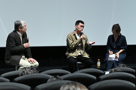 シエ・モン（中央）